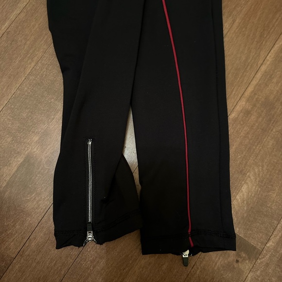 Simons Exclusive Sports Wear Matching Set - Picture 7 of 7